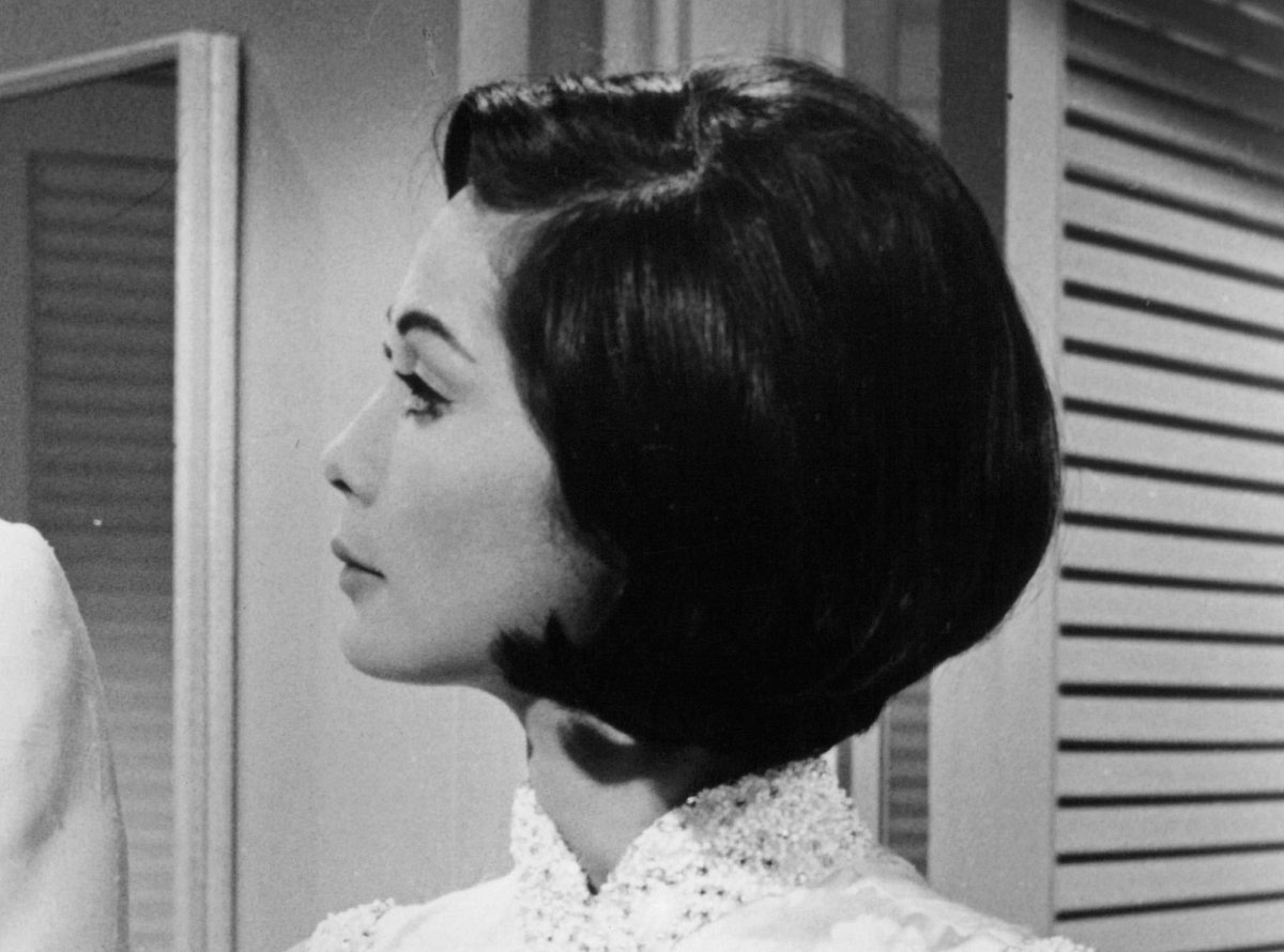 Mittellange Bob-Frisuren: Die schönsten Haarschnitte für alle Haartypen Nancy Kwan mit der ikonischen Bob-Frisur