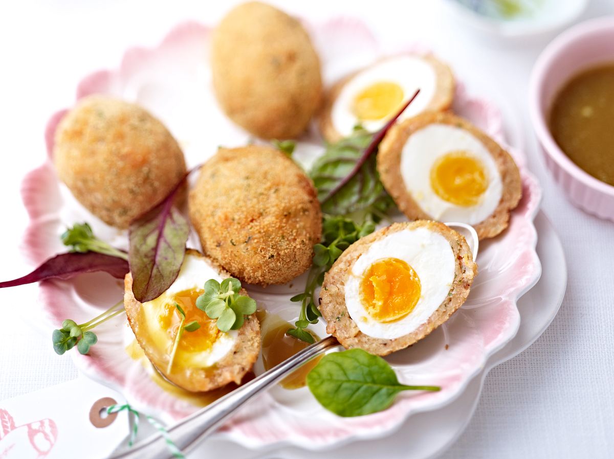 Frittierte Lachs-Eier als Vorspeise Frittierte Lachs-Eier als Vorspeise
