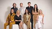 Ralf Dümmel, Nils Glagau, Dagmar Wöhrl, Tillman Schulz, Judith Williams, Carsten Maschmeyer, Tijen Onaran, Janna Ensthaler posieren für die Kamera.  - Foto: RTL / Boris Breuer