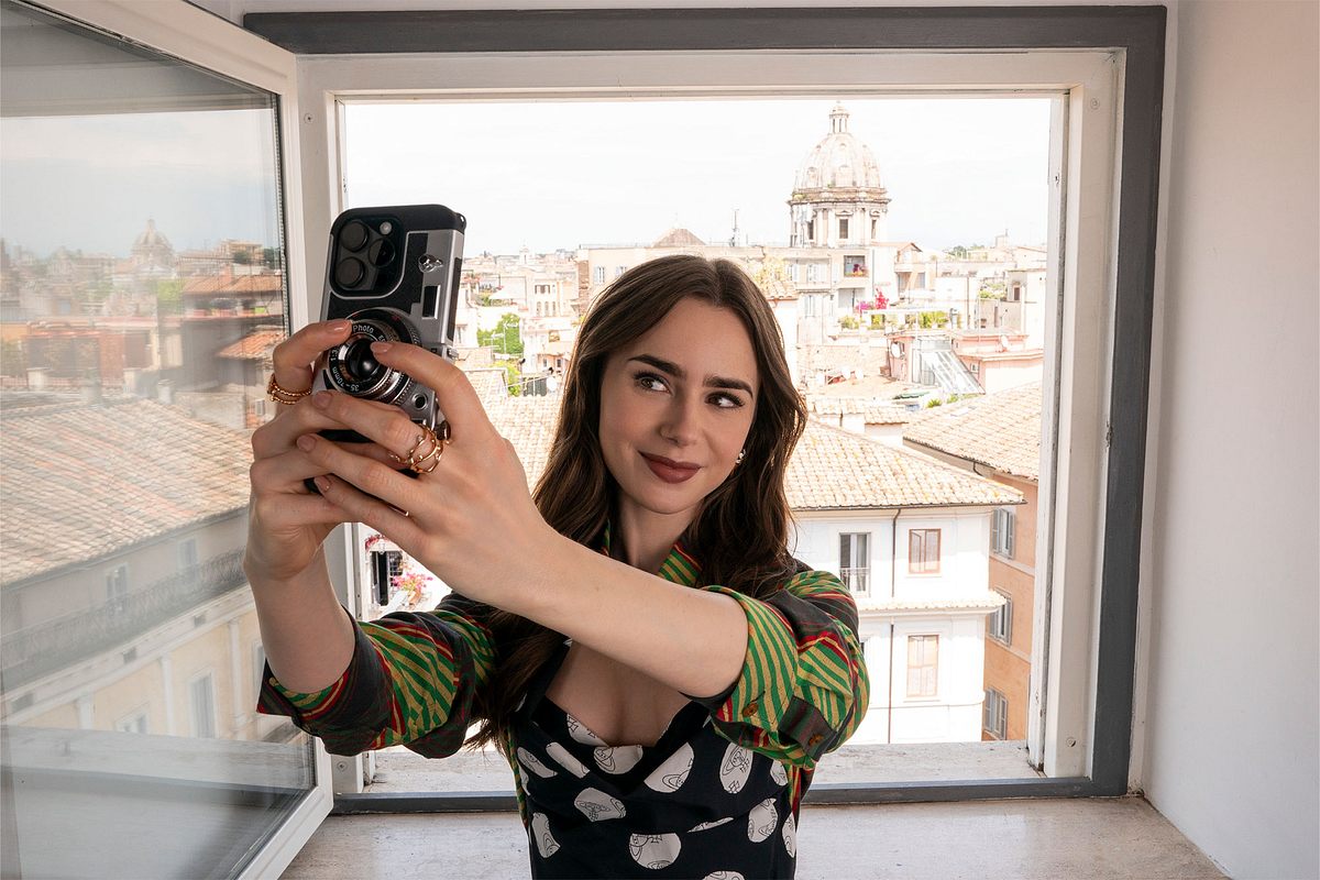 Lily Collins als Emily Emily in Paris.