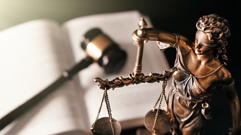 Neue Gesetze und Änderungen im Juni 2021 bringen unter anderem den Digitalen Impfpass - Foto: simpson33/iStock